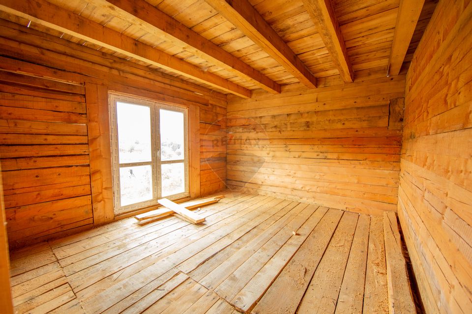 Duplex spațios – oportunitate pentru dezvoltatori sau două familii