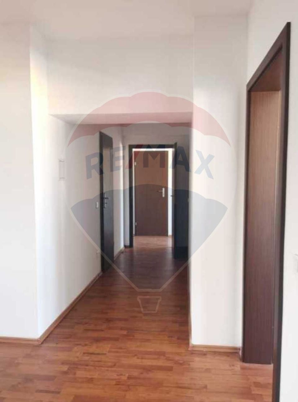Apartament cu 4 camere de vânzare în zona Calea Bucuresti