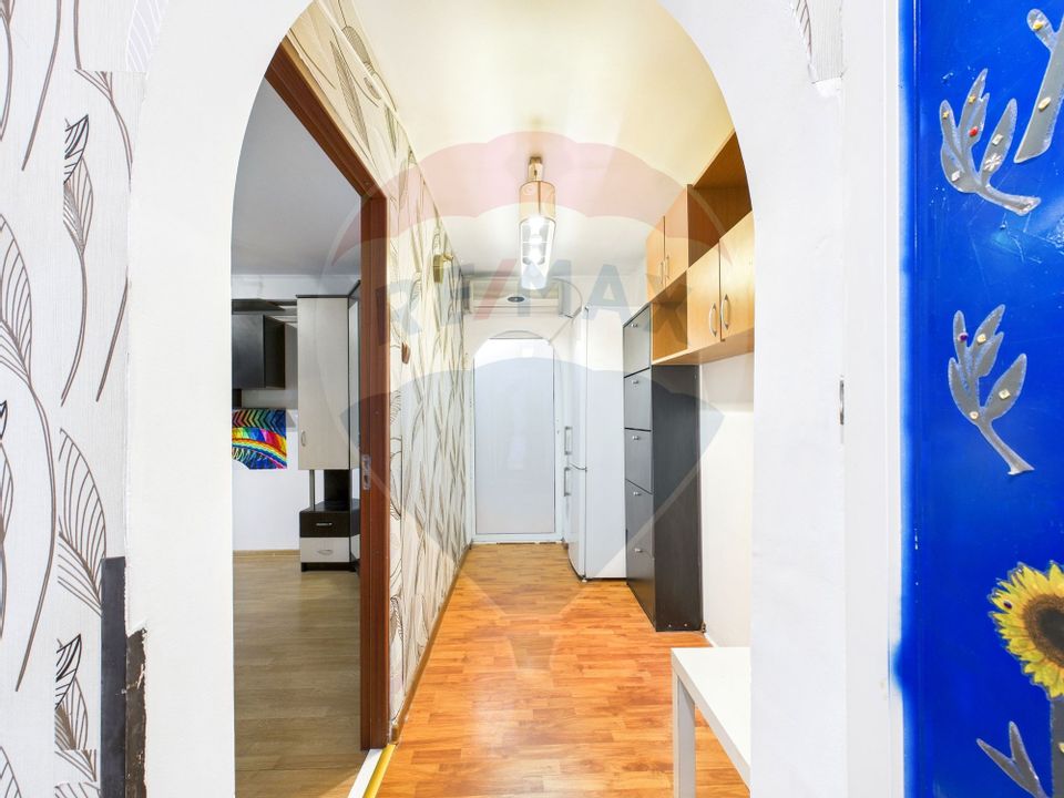 Apartament cu 4 camere de vânzare în zona Rahova