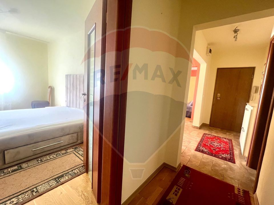 De închiriat apartament cu 4 camere, zona Dacia