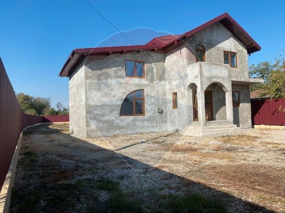 Casă / Vilă cu 5 camere de vânzare