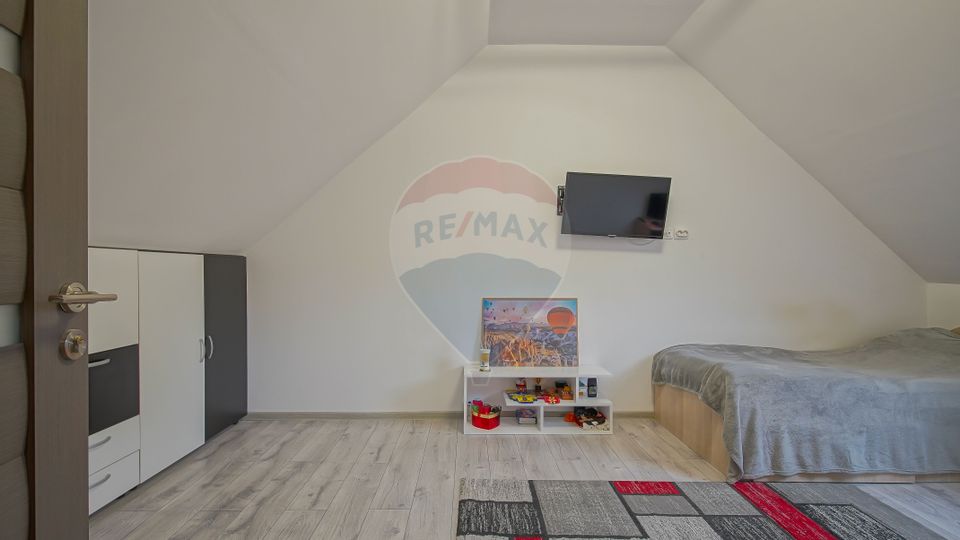 Casa individuala cu doua corpuri, teren 1000mp