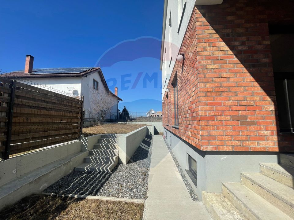 Casă modernă de vânzare  - Confort și eleganță în apropierea Clujului