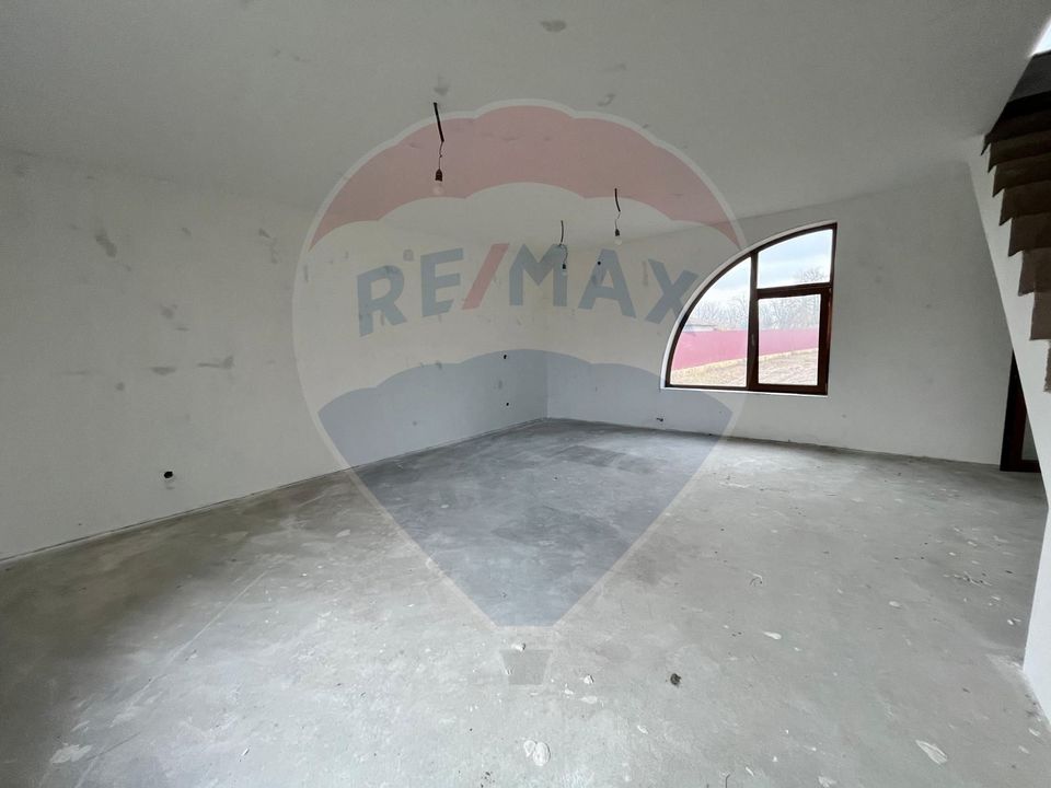 Investitie/Vanzare-  Vilă cu 5 camere la 45 minute de Bucuresti