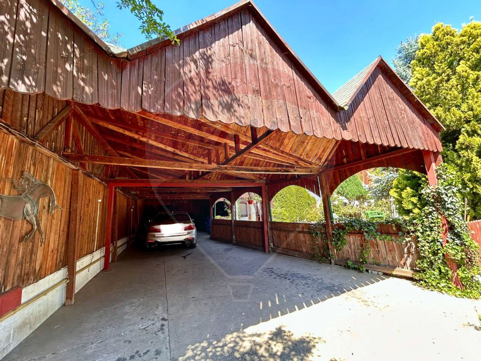 Casă / Vilă cu 16 camere de vânzare în zona Central