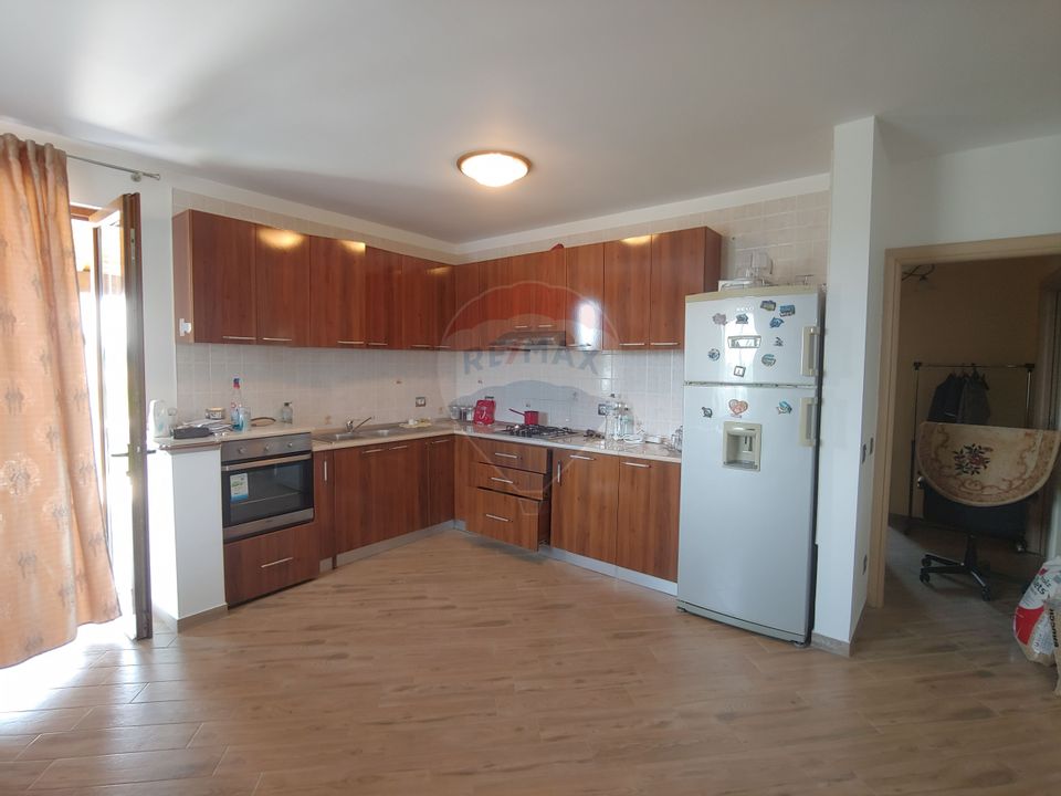 Casă / Vilă de lux cu 5 camere de vânzare în Vadu Moldovei, Suceava