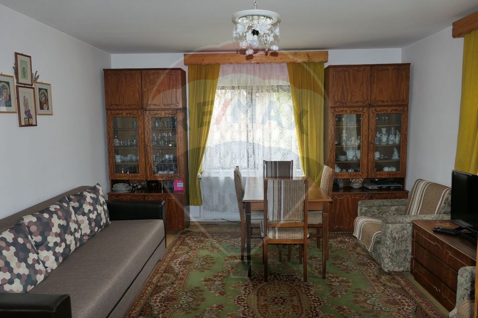 Casă / Vilă cu 9 camere de vânzare în zona Central