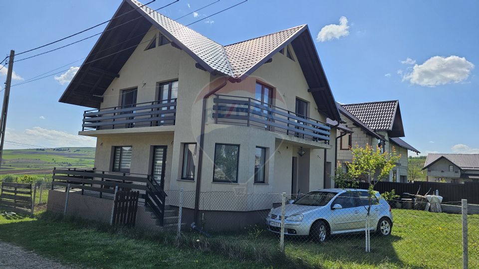 Casă / Vilă cu 5 camere de vanzare in Mihoveni Suceava