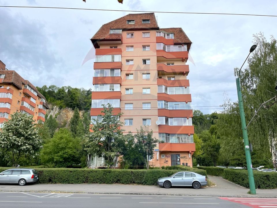 REZERVAT !  Apartament cu 3 camere de vânzare în Răcădău