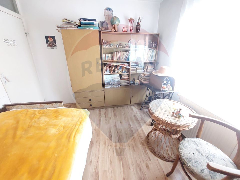 4 room Apartment for sale