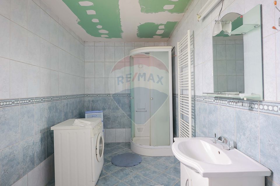 Casă cu etaj, 5 camere, de vânzare, în zonă turistică, Vadu Crișului