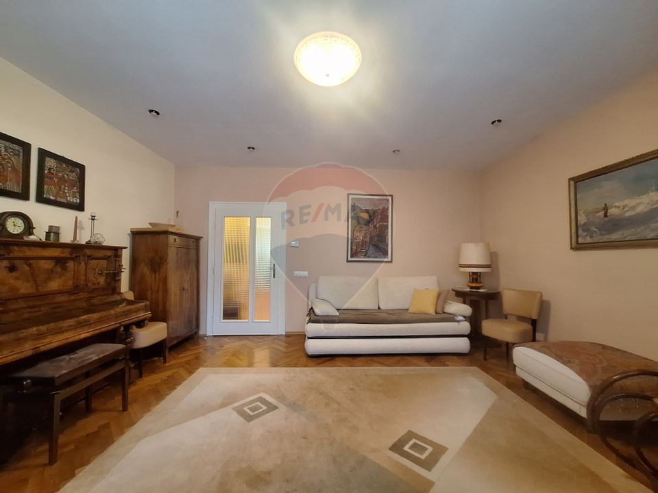 Vilă moderna cu gradina frumoasa, in zona Trei Stejari