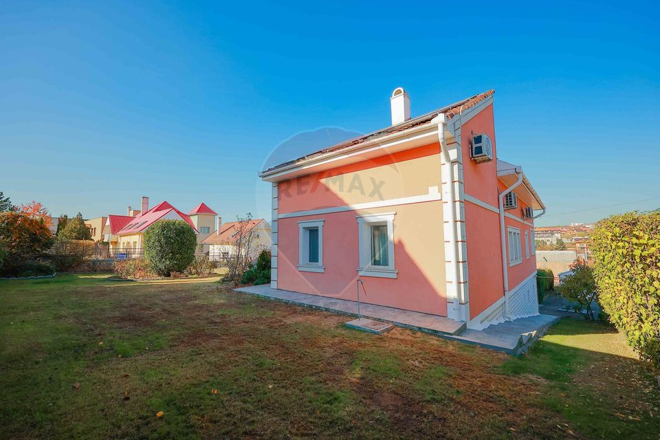 8 room House / Villa for sale, Central area