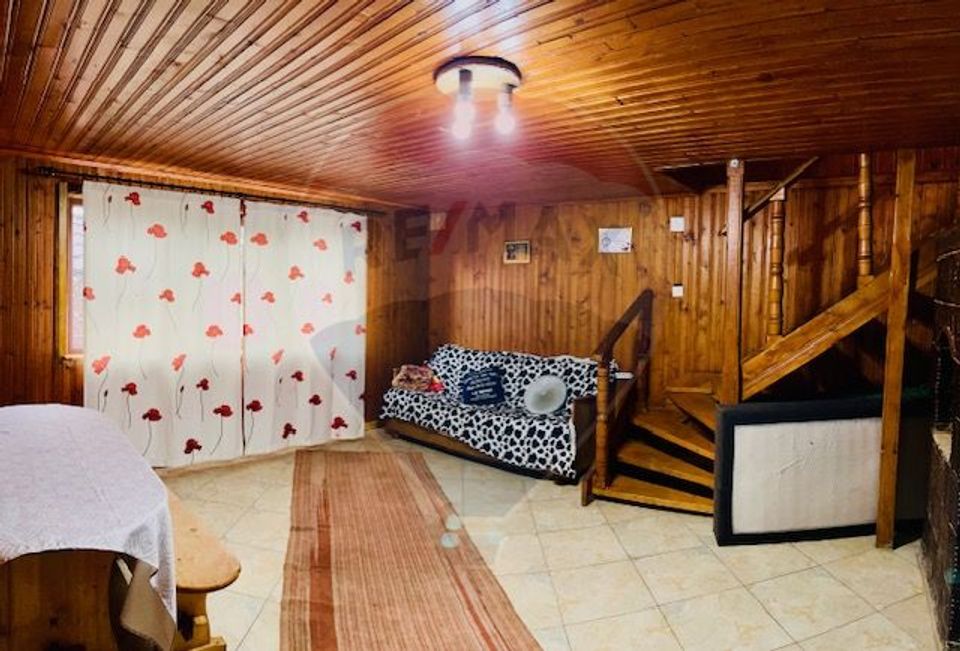 Casă / Vilă cu 4 camere de vânzare