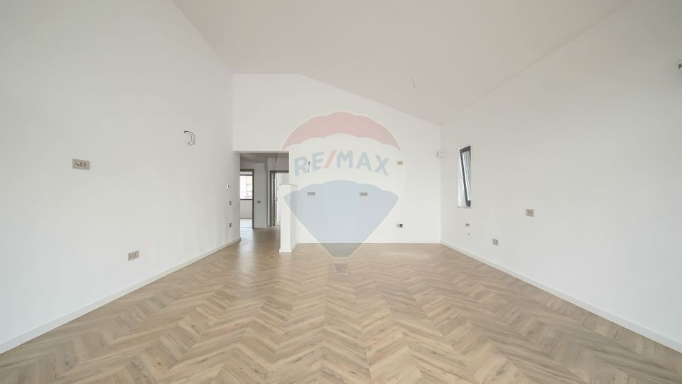 Comision 0 %! Casă cu 4 camere de vânzare în zona Stupini!