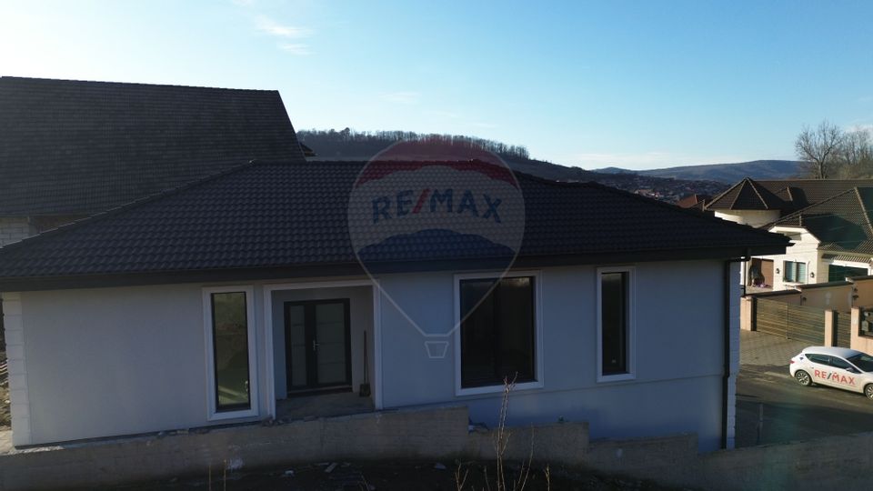 Casa noua cu 4 camere- Medias