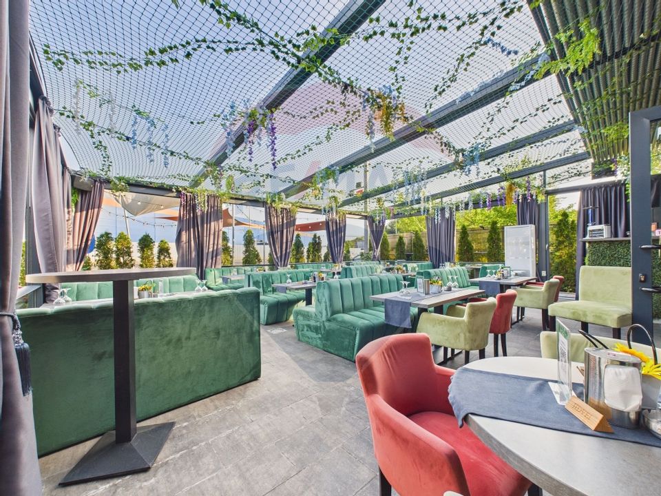 Multifunctional Streetfront Comercial Space Near Demean, Slobozia