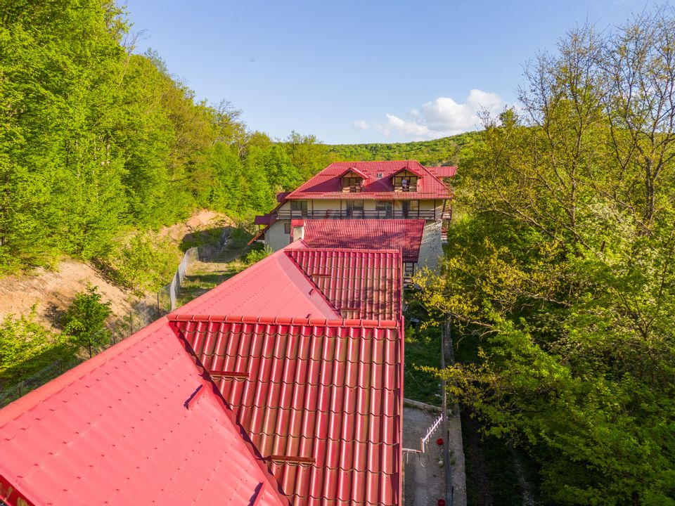 INVESTIȚIE / Pensiune 40 camere în zona Valcele, 20 km  Brașov