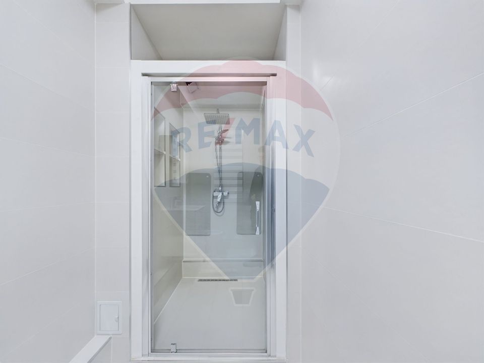 Central apartment, 3 rooms, 2 bathrooms, –completely renovated, modern