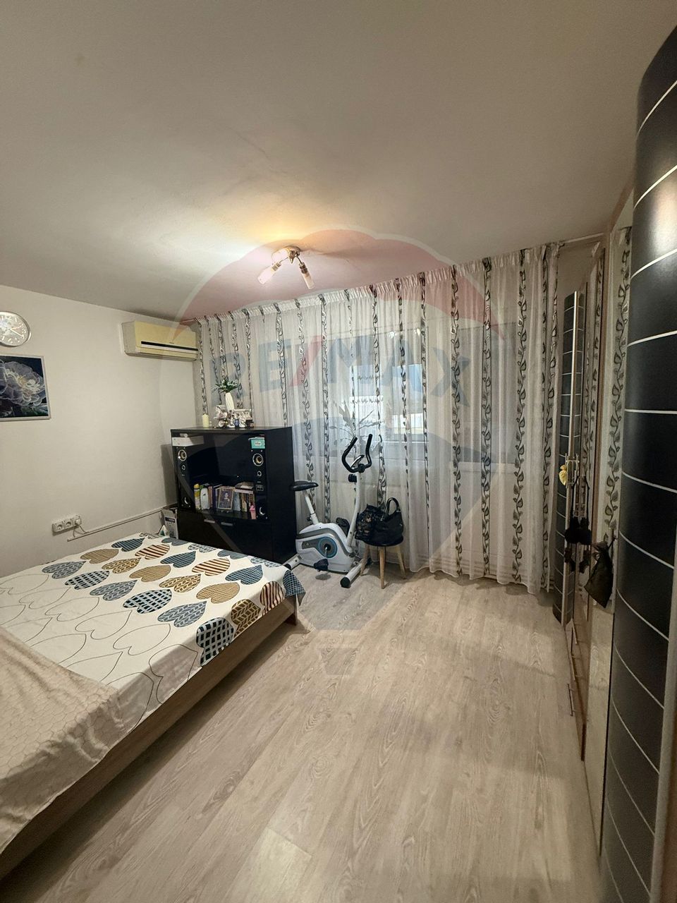 Apartament cu 3 camere de vânzare în zona Lapus
