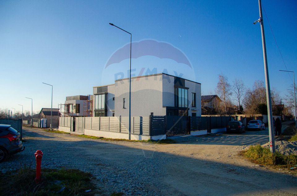 Casă / Vilă cu 5 camere de vânzare