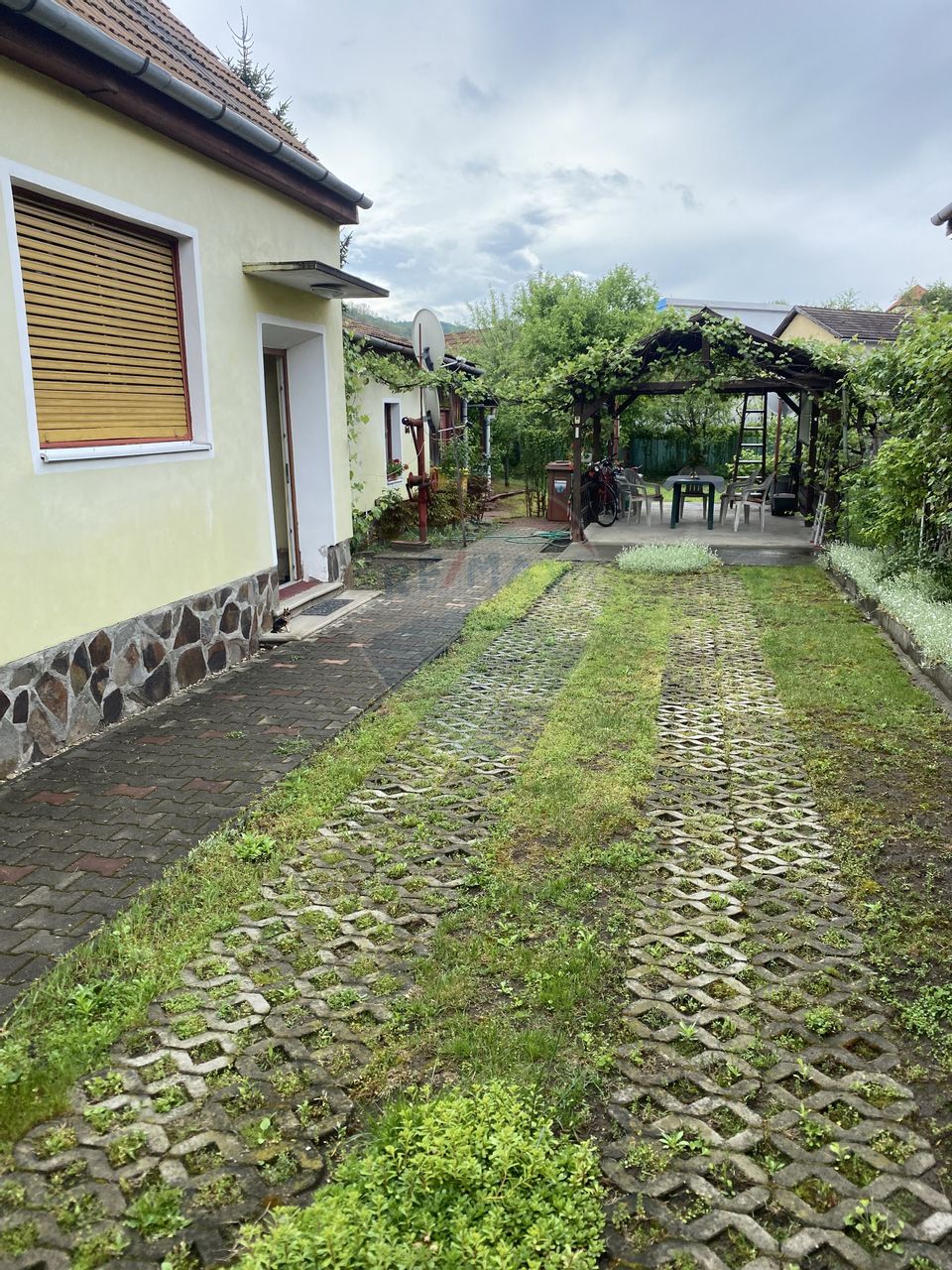 Casă cu potențial, situată pe strada Gheorghe Lazăr