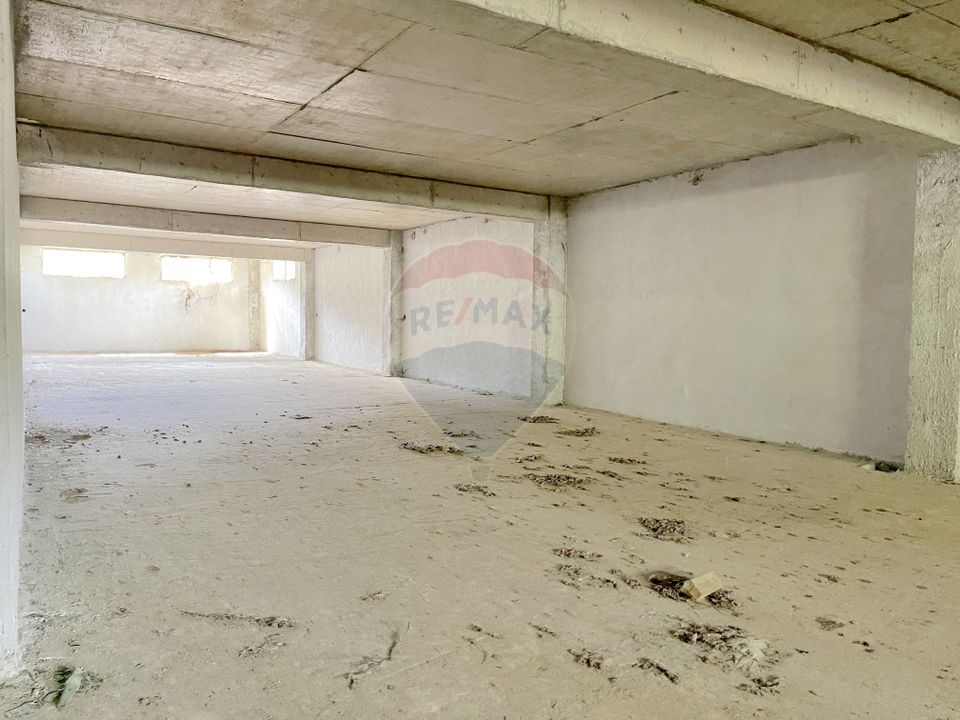 Land and multifunctional building, Poiana Brasov