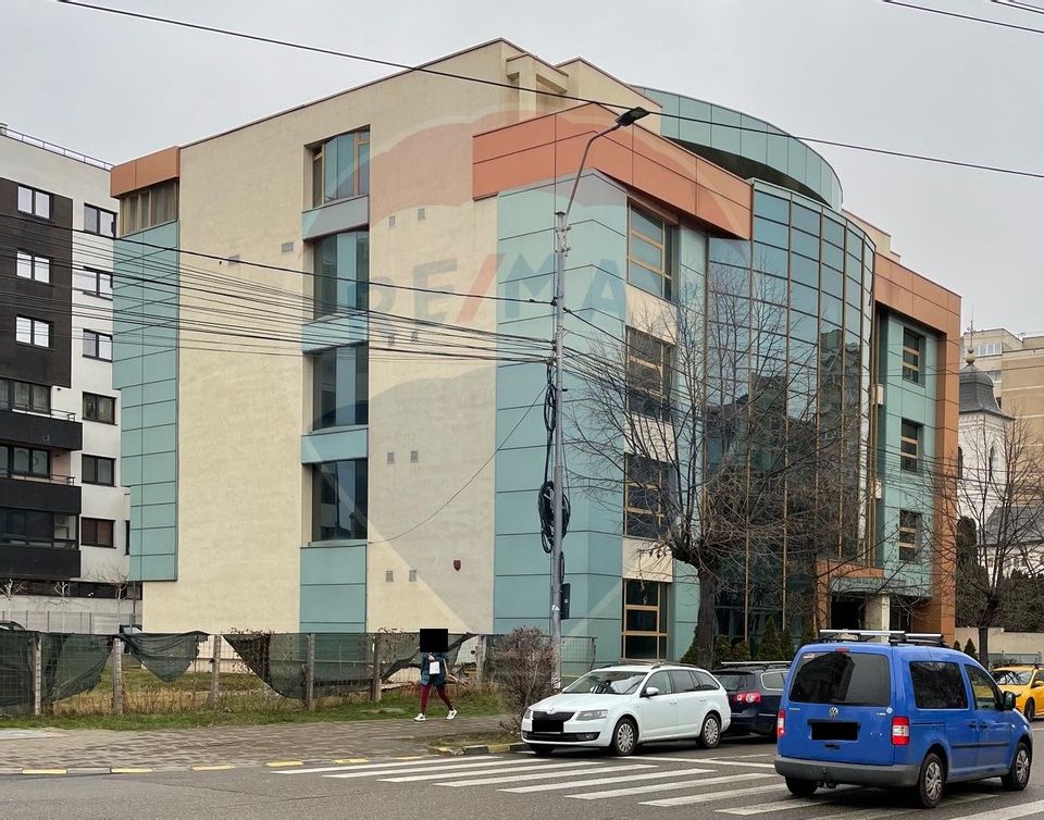 Prime Central Building in Bacău – Perfect for Corporate Offices