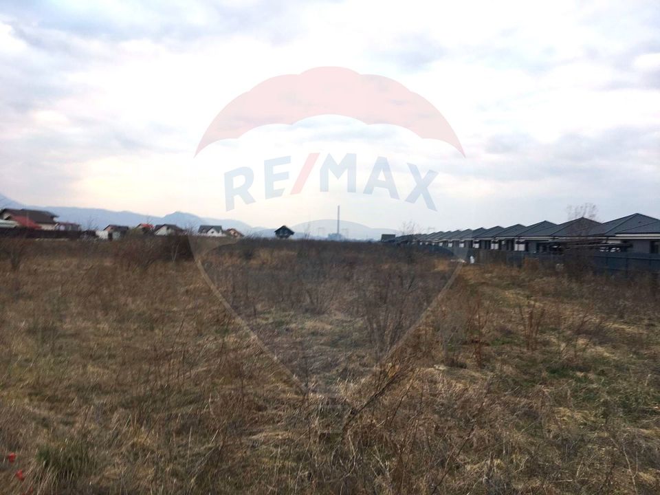 6 loturi Tarlungeni - cartier Izvor, la strada asfaltata, utilitati