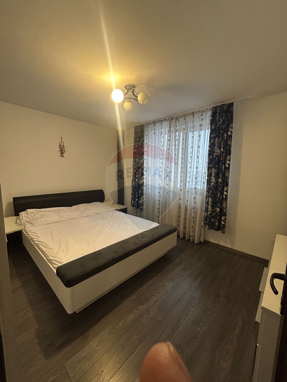 Apartament 3 camere de închiriat bloc nou lift în zona ultra Central