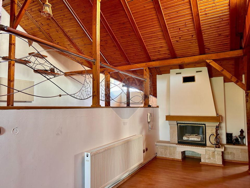 Casă / Vilă cu 16 camere de vânzare în zona Central