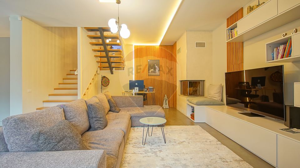 Vila moderna cu vedere spre padure Poiana Angelescu