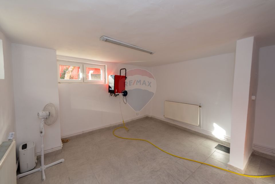 Villa with 10 rooms for rent, GF+GF+1+M, 284mpu, 220 sqm land