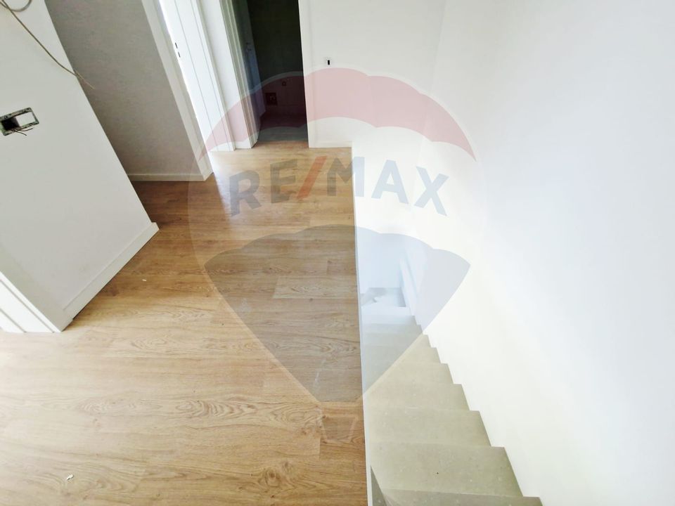 Casă / Vilă - 132,5 mp  , teren - 264 mp  / zona Cârcea