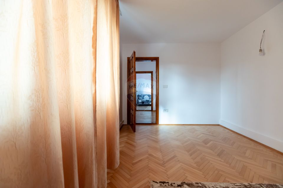 6 room House / Villa for sale