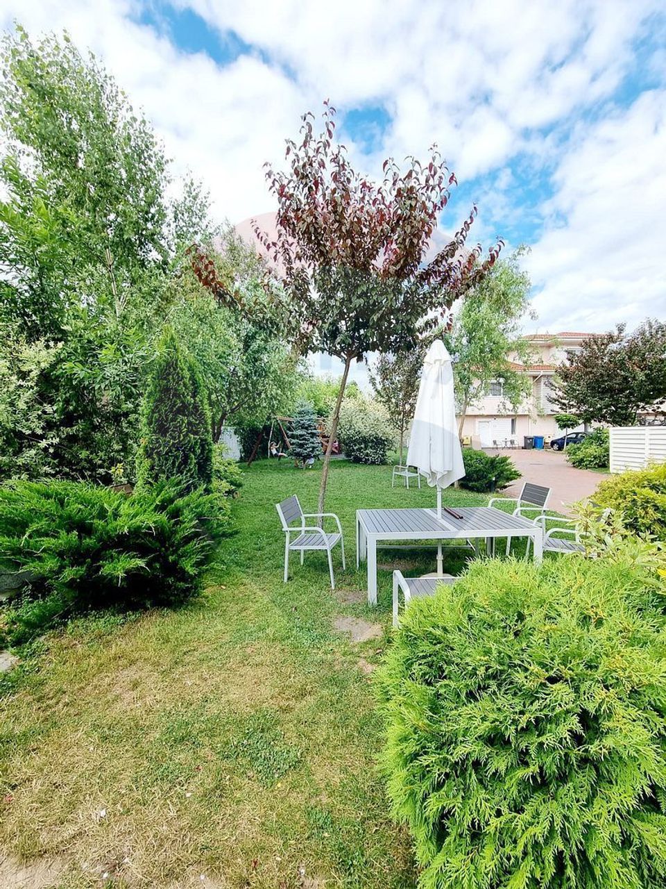 Vilă de Închiriat în 'Jasmin Garden'– Complex cu Piscină | P+2E |