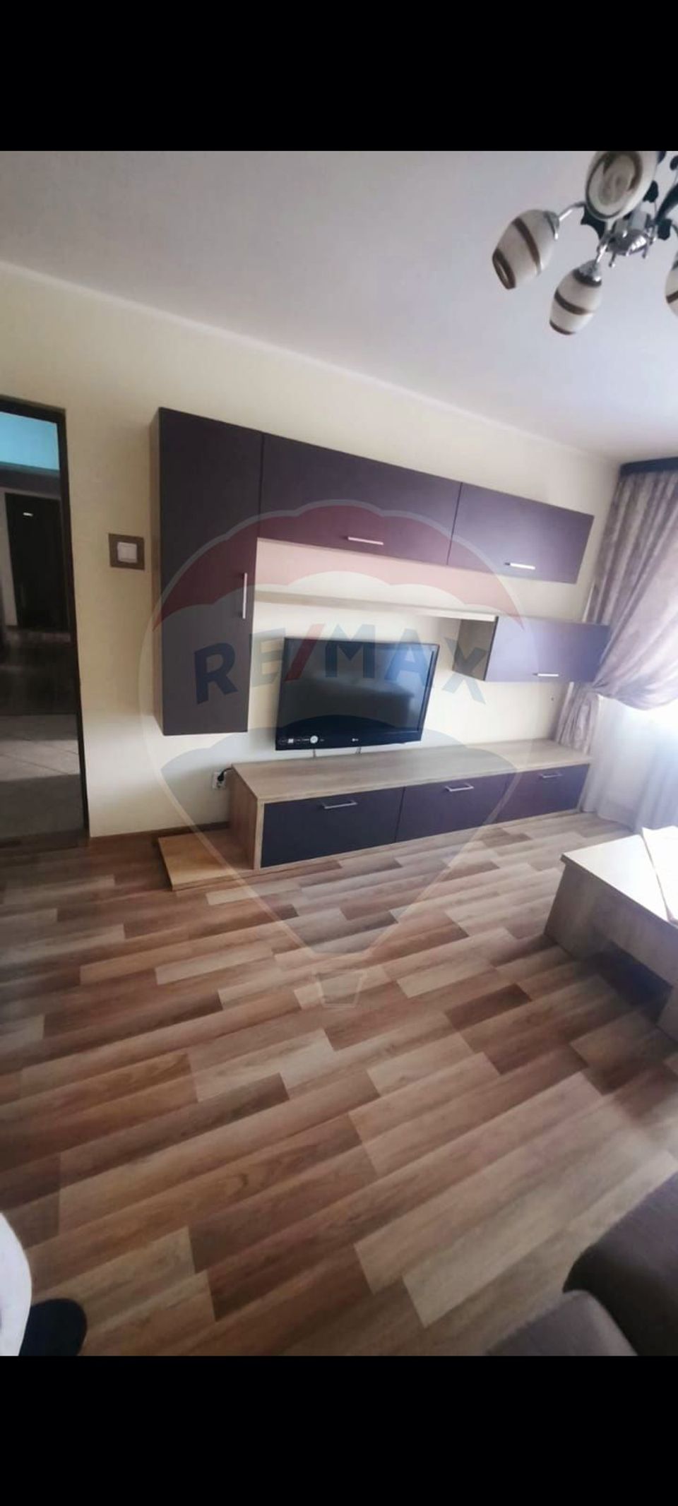 Apartament cu 3 camere la etajul 2 de vanzare