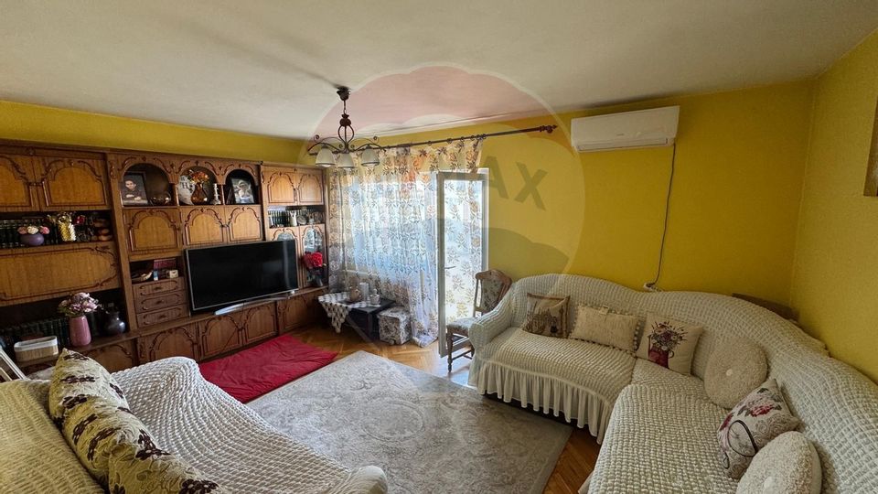 De vanzare: apartament cu 4 camere in zona ultracentrala