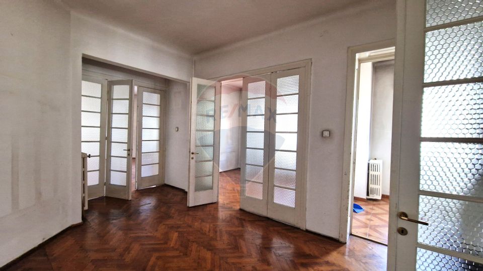 Apartament cu 4 camere de vânzare, Unirii