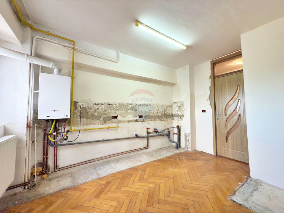 Apartament cu 4 camere de vânzare în zona Aurel Vlaicu