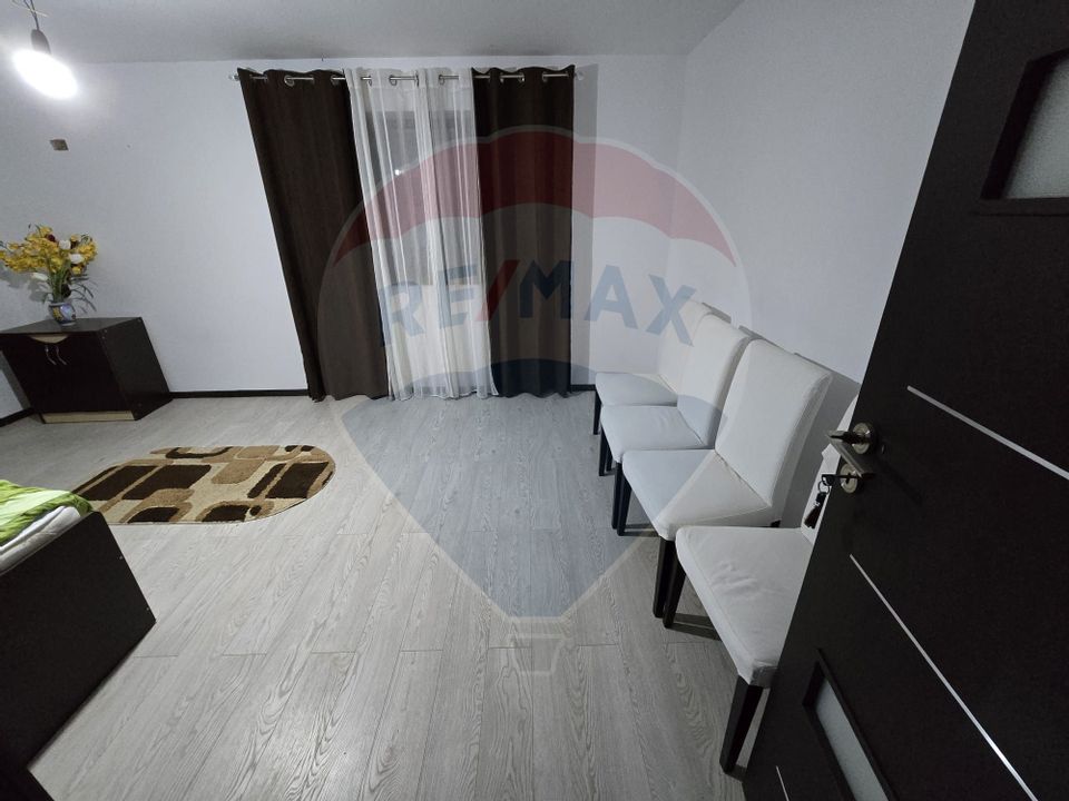 Casă / Vilă cu 4 camere de vânzare în zona Periferie