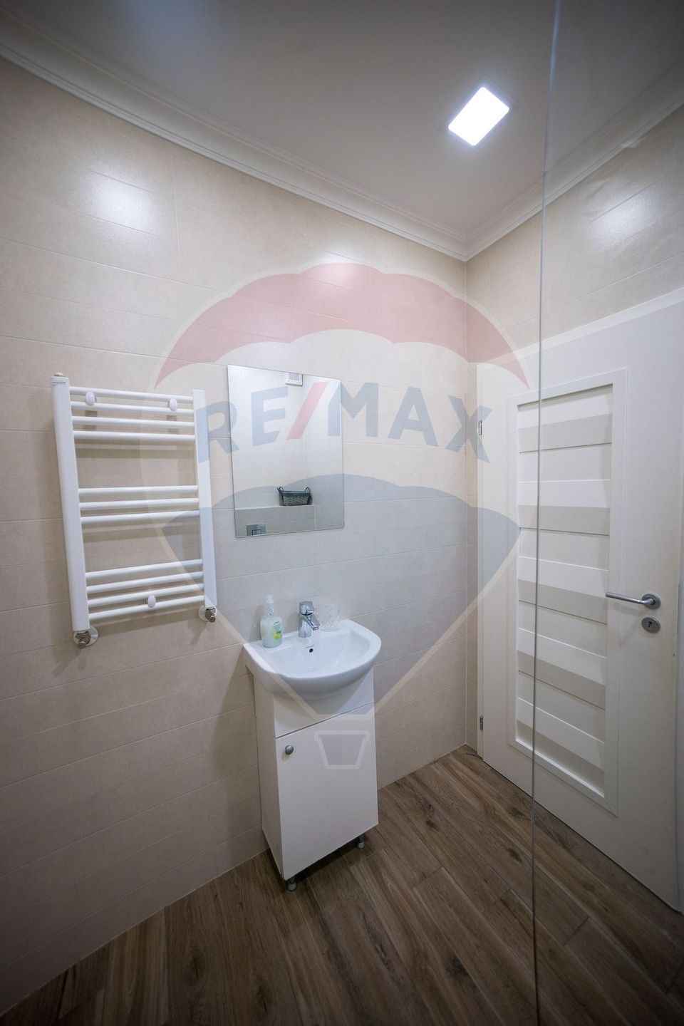 Apartament cu 2 camere de închiriat în zona Nufarul
