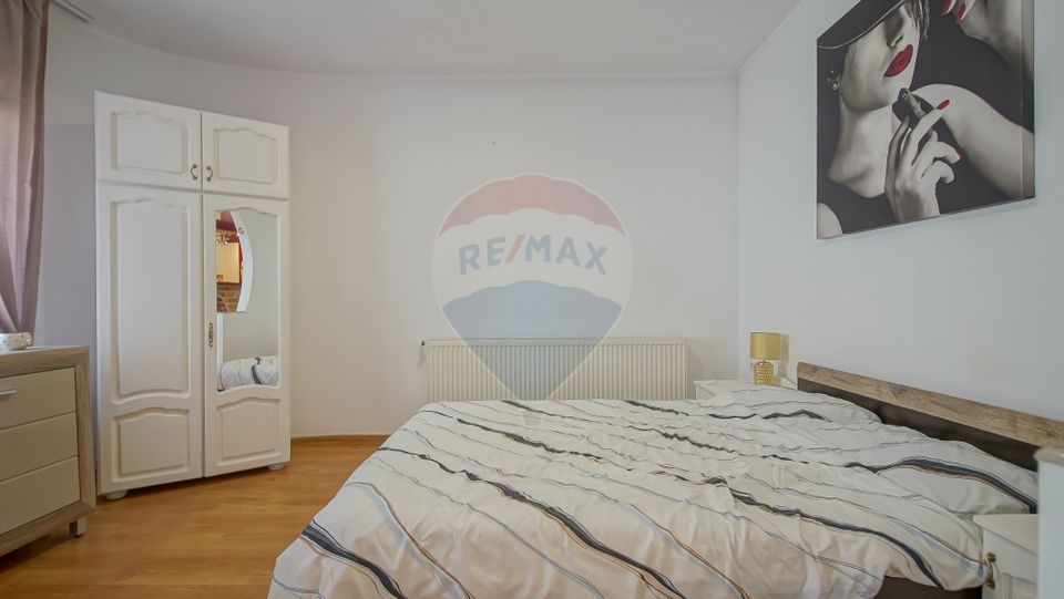 8 room House / Villa for sale, Aurel Vlaicu area