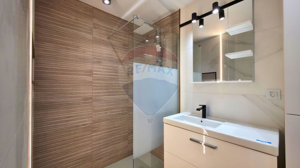 Vânzare 2 camere  în zona Lizeanu