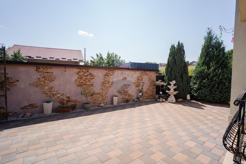 0% Comision - VILA de LUX de vânzare – Cu iaz natural