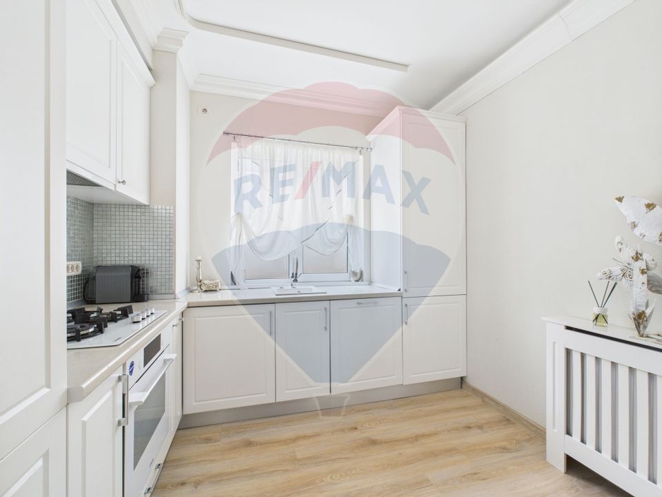 De vanzare | LUX |  Navodari | 3 camere | 300m plaja |