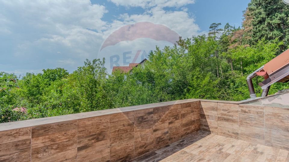 Casa CU POVESTE rezidential/ vacanta in Teliu cu 1700 mp teren!