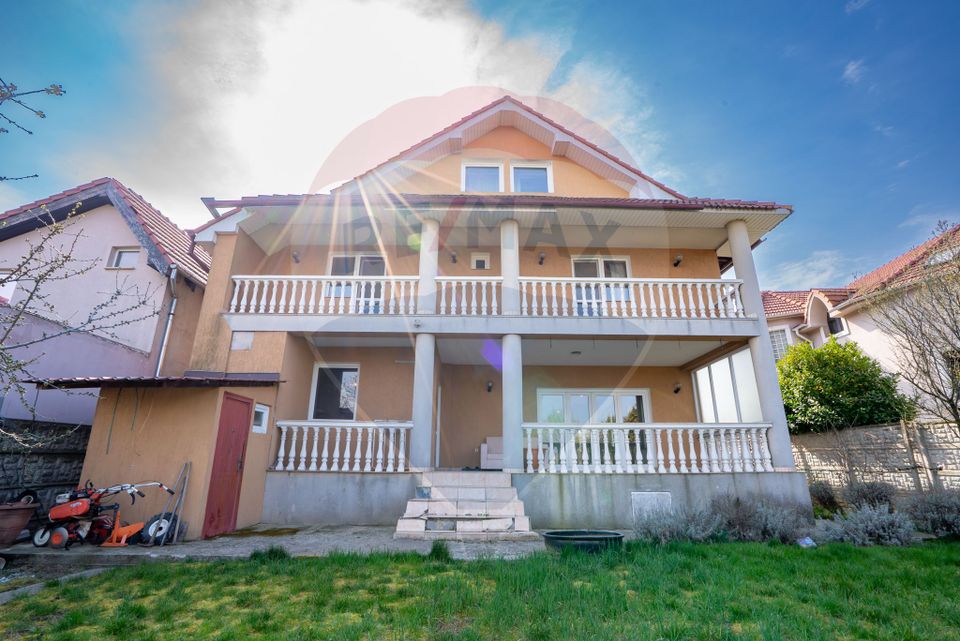 De vânzare Casă spațioasă cu teren 1.000 mp Beverly Hills, Sanmartin