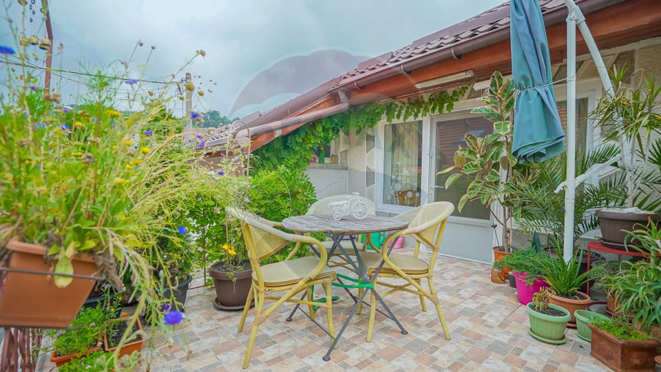 Vanduta!  Casă solidă și cu potențial, cu 4 camere și terasă în Schei