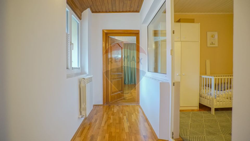 7 room House / Villa for sale, Brasovul Vechi area